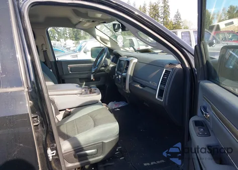 2019 Ram 1500 Classic Big Horn 4X4 6'4 Box z USA, uszkodzony, nr VIN 1C6RR7TT5KS658729